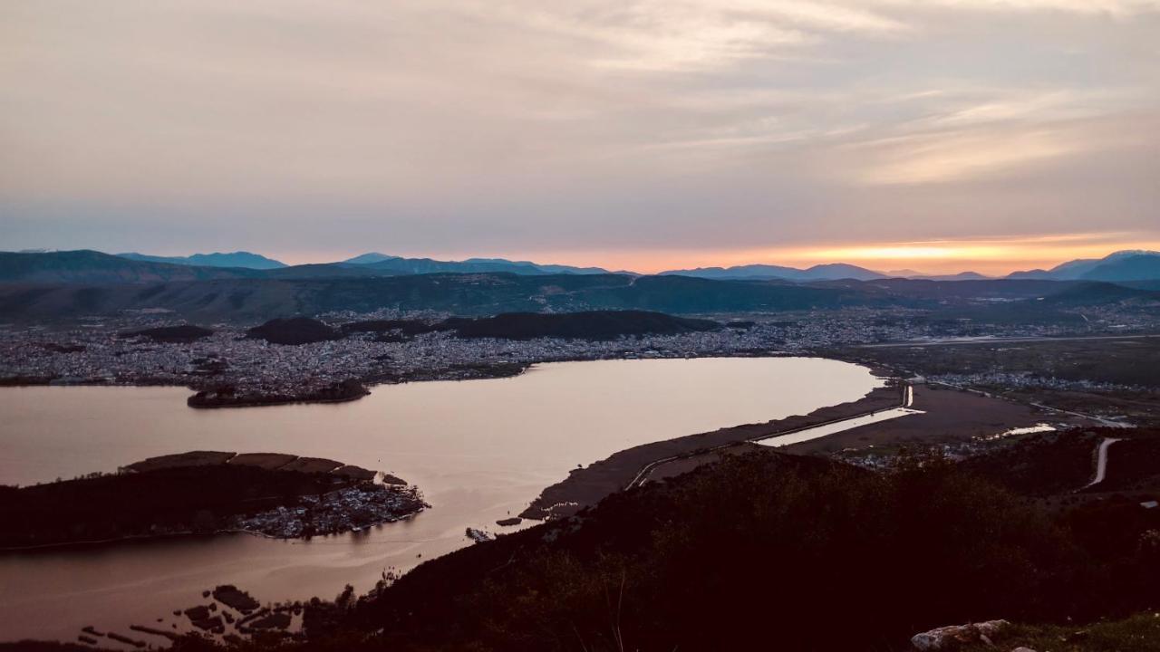 House With View In Amfithea Apartment Ioannina Bagian luar foto
